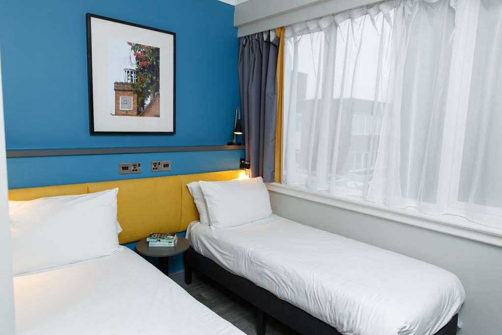 Harben House Hotel Newport Pagnell Room photo